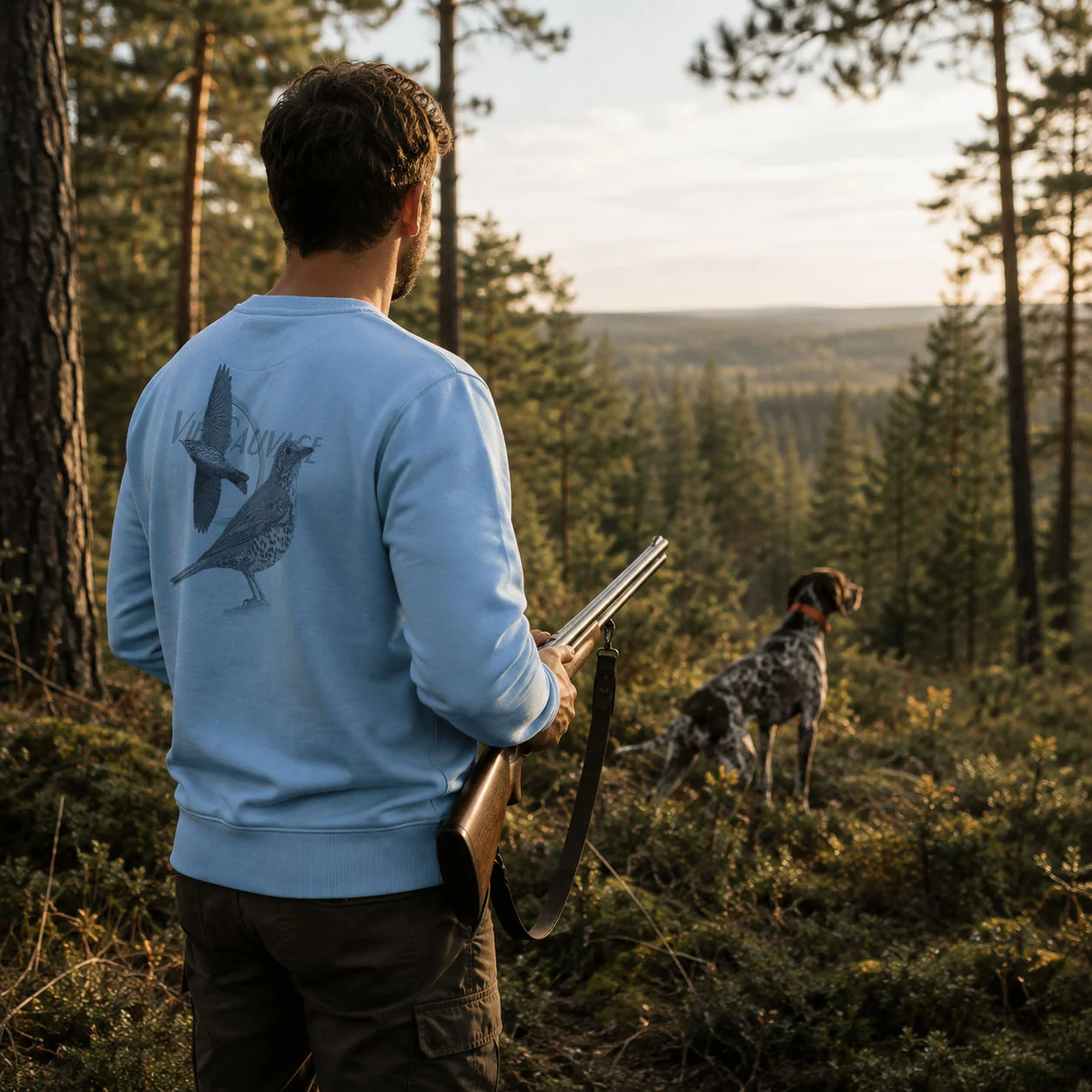 Sweat de chasse homme grive personnalise, porte en action